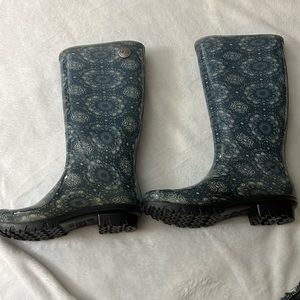 Ugg rain boots